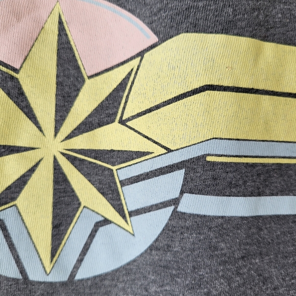 2/$20 Captain marvel grey short sleeve tshirt with logo across the front Size L - Picture 5 of 6